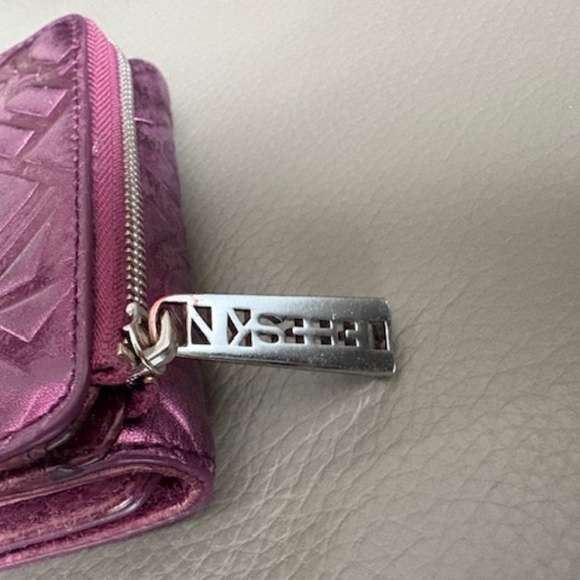 LIEBESKIND Berlin small small wallet embossed metallic burgundy red purple hue - Picture 5 of 16